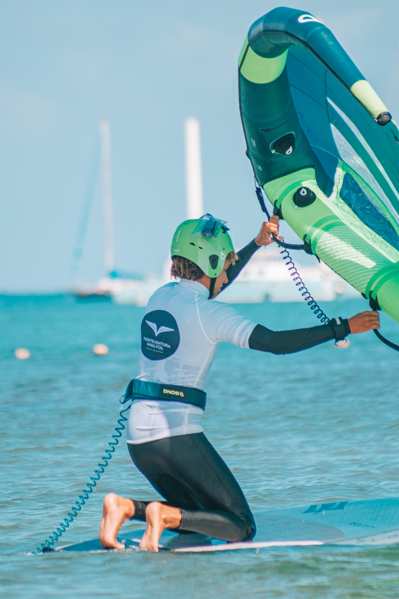 Wingfoil vs Kitesurfing in Fuerteventura: Which is Better for You?